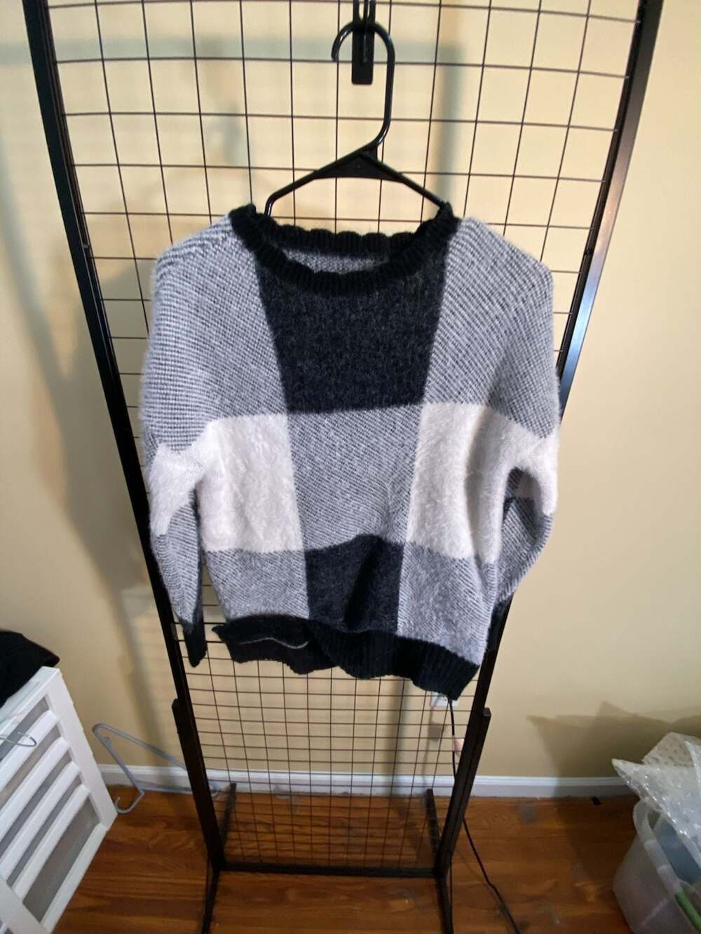 Elle Womens Black White Check Fuzzy Long Sleeve Sweater Size XS
